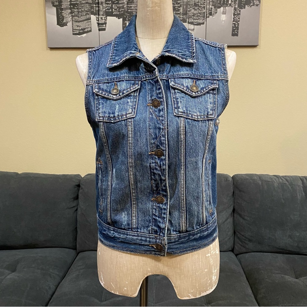 F21 Sleeveless Jean Jacket